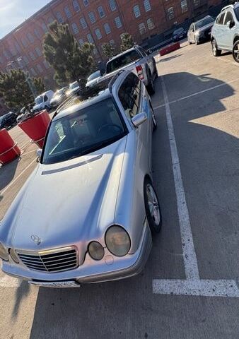 Серый Мерседес Е-Класс, объемом двигателя 3.2 л и пробегом 514 тыс. км за 4443 $, фото 1 на Automoto.ua