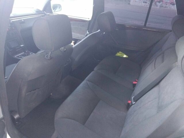 Серый Мерседес Е-Класс, объемом двигателя 2.2 л и пробегом 235 тыс. км за 4640 $, фото 8 на Automoto.ua