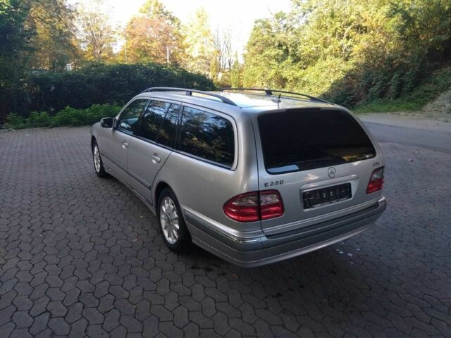 Серый Мерседес Е-Класс, объемом двигателя 2.2 л и пробегом 235 тыс. км за 4640 $, фото 3 на Automoto.ua