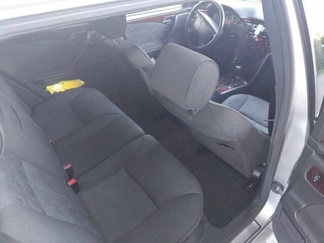 Серый Мерседес Е-Класс, объемом двигателя 2.2 л и пробегом 235 тыс. км за 4640 $, фото 9 на Automoto.ua