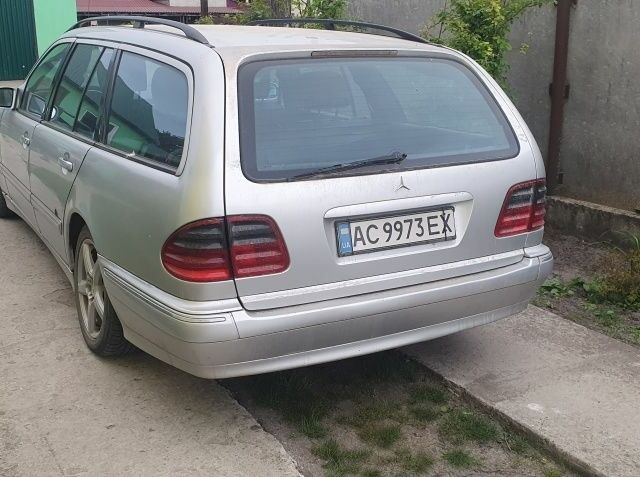 Серый Мерседес Е-Класс, объемом двигателя 3.2 л и пробегом 350 тыс. км за 2500 $, фото 2 на Automoto.ua