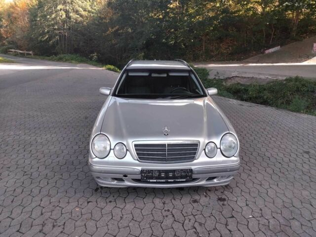 Серый Мерседес Е-Класс, объемом двигателя 2.2 л и пробегом 235 тыс. км за 4640 $, фото 2 на Automoto.ua