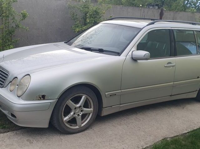 Серый Мерседес Е-Класс, объемом двигателя 3.2 л и пробегом 350 тыс. км за 2500 $, фото 1 на Automoto.ua