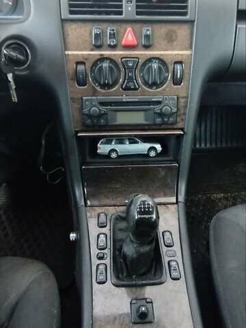 Сірий Мерседес Е-Клас, об'ємом двигуна 2.15 л та пробігом 500 тис. км за 3100 $, фото 1 на Automoto.ua