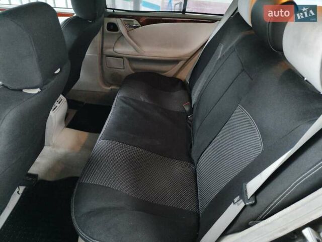 Сірий Мерседес Е-Клас, об'ємом двигуна 2 л та пробігом 442 тис. км за 3200 $, фото 12 на Automoto.ua