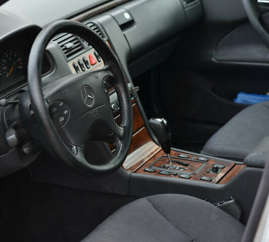 Серый Мерседес Е-Класс, объемом двигателя 2 л и пробегом 511 тыс. км за 3899 $, фото 26 на Automoto.ua