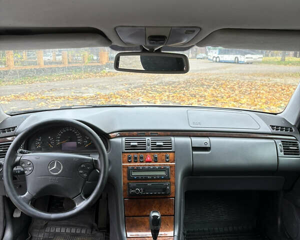 Серый Мерседес Е-Класс, объемом двигателя 2 л и пробегом 511 тыс. км за 3899 $, фото 20 на Automoto.ua