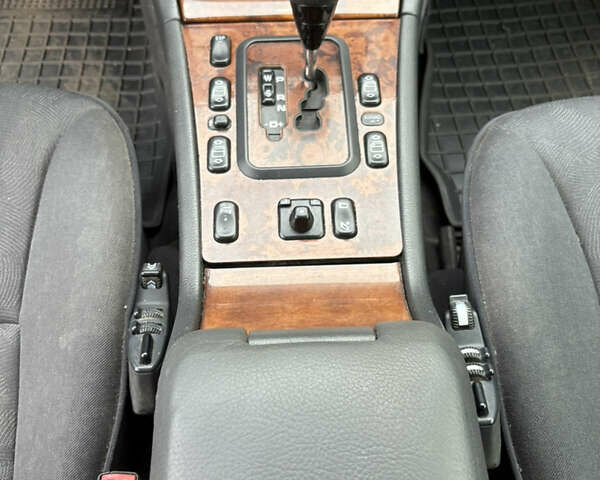 Серый Мерседес Е-Класс, объемом двигателя 2 л и пробегом 511 тыс. км за 3899 $, фото 23 на Automoto.ua