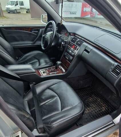 Серый Мерседес Е-Класс, объемом двигателя 2.69 л и пробегом 530 тыс. км за 5000 $, фото 8 на Automoto.ua