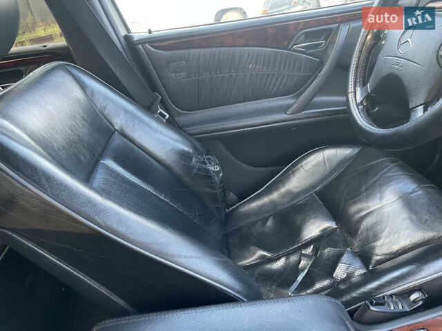 Сірий Мерседес Е-Клас, об'ємом двигуна 3.2 л та пробігом 265 тис. км за 4999 $, фото 17 на Automoto.ua