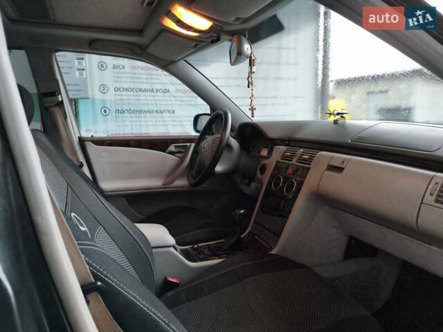 Сірий Мерседес Е-Клас, об'ємом двигуна 2 л та пробігом 442 тис. км за 3200 $, фото 19 на Automoto.ua