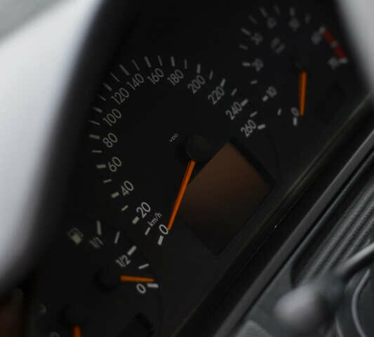 Серый Мерседес Е-Класс, объемом двигателя 2 л и пробегом 511 тыс. км за 3899 $, фото 17 на Automoto.ua