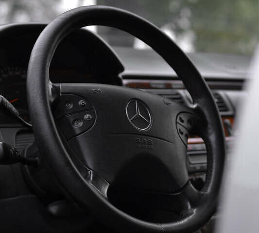 Серый Мерседес Е-Класс, объемом двигателя 2 л и пробегом 511 тыс. км за 3899 $, фото 7 на Automoto.ua