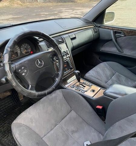 Сірий Мерседес Е-Клас, об'ємом двигуна 2.2 л та пробігом 420 тис. км за 3400 $, фото 8 на Automoto.ua