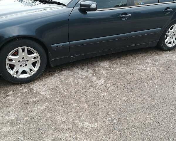 Серый Мерседес Е-Класс, объемом двигателя 2.2 л и пробегом 465 тыс. км за 5000 $, фото 7 на Automoto.ua