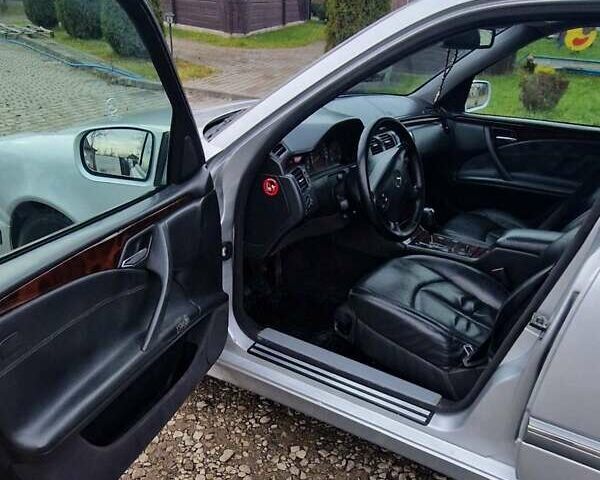 Серый Мерседес Е-Класс, объемом двигателя 2.69 л и пробегом 530 тыс. км за 5000 $, фото 11 на Automoto.ua