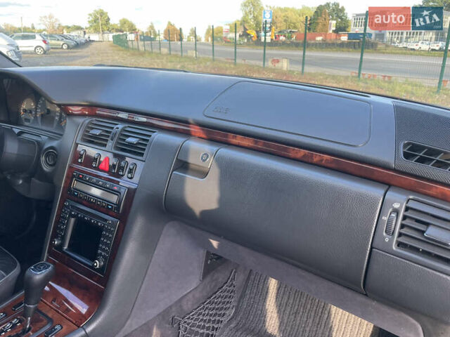 Сірий Мерседес Е-Клас, об'ємом двигуна 3.2 л та пробігом 265 тис. км за 4999 $, фото 16 на Automoto.ua