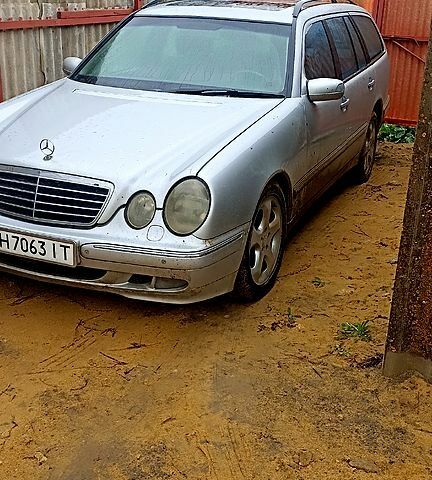 Серый Мерседес Е-Класс, объемом двигателя 3.2 л и пробегом 475 тыс. км за 4200 $, фото 4 на Automoto.ua