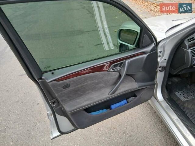Мерседес Е-Класс 2002 в Запорожье на Automoto.ua Серый Мерседес Е-Класс, объемом двигателя 2.2 л и пробегом 330 тыс. км за 3850 $, фото 6 на Automoto.ua