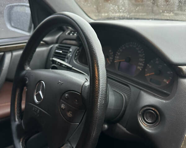 Серый Мерседес Е-Класс, объемом двигателя 2.69 л и пробегом 338 тыс. км за 3800 $, фото 25 на Automoto.ua