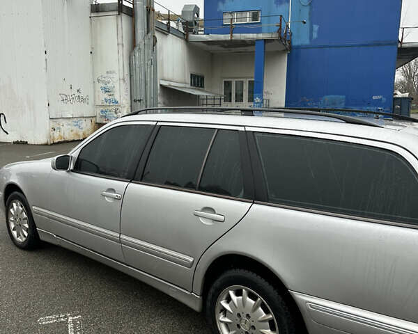 Серый Мерседес Е-Класс, объемом двигателя 2.69 л и пробегом 338 тыс. км за 3800 $, фото 12 на Automoto.ua