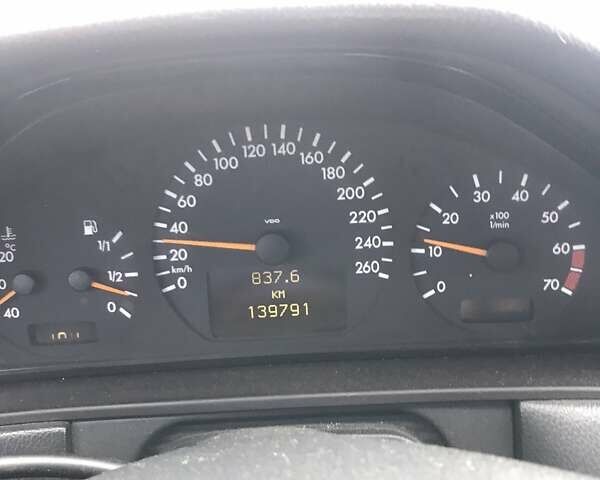 Сірий Мерседес Е-Клас, об'ємом двигуна 2 л та пробігом 140 тис. км за 6300 $, фото 3 на Automoto.ua