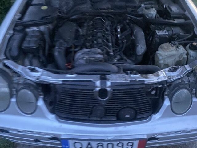 Мерседес Е-Клас 2002 у Києві на Automoto.ua Сірий Мерседес Е-Клас, об'ємом двигуна 3.2 л та пробігом 320 тис. км за 2150 $, фото 6 на Automoto.ua