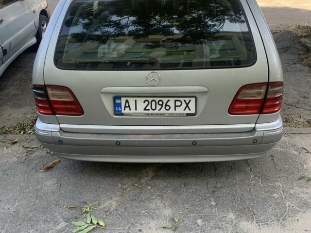 Мерседес Е-Клас 2002 у Києві на Automoto.ua Сірий Мерседес Е-Клас, об'ємом двигуна 3.2 л та пробігом 320 тис. км за 2150 $, фото 2 на Automoto.ua