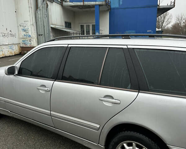 Серый Мерседес Е-Класс, объемом двигателя 2.69 л и пробегом 338 тыс. км за 3800 $, фото 13 на Automoto.ua