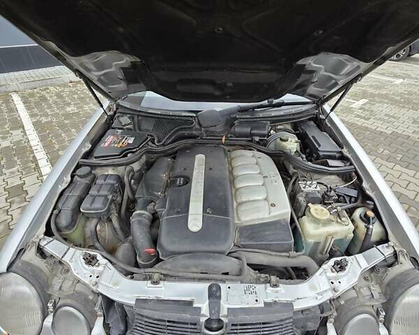 Сірий Мерседес Е-Клас, об'ємом двигуна 3.2 л та пробігом 300 тис. км за 2999 $, фото 4 на Automoto.ua