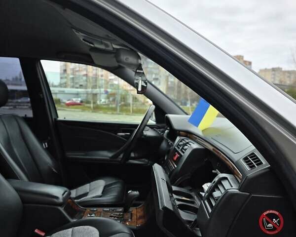 Сірий Мерседес Е-Клас, об'ємом двигуна 3.2 л та пробігом 300 тис. км за 2999 $, фото 15 на Automoto.ua