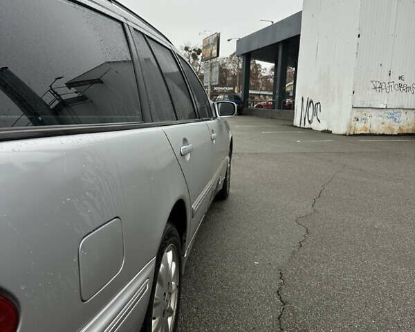 Серый Мерседес Е-Класс, объемом двигателя 2.69 л и пробегом 338 тыс. км за 3800 $, фото 9 на Automoto.ua