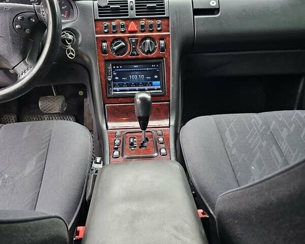 Серый Мерседес Е-Класс, объемом двигателя 2.15 л и пробегом 320 тыс. км за 4700 $, фото 17 на Automoto.ua