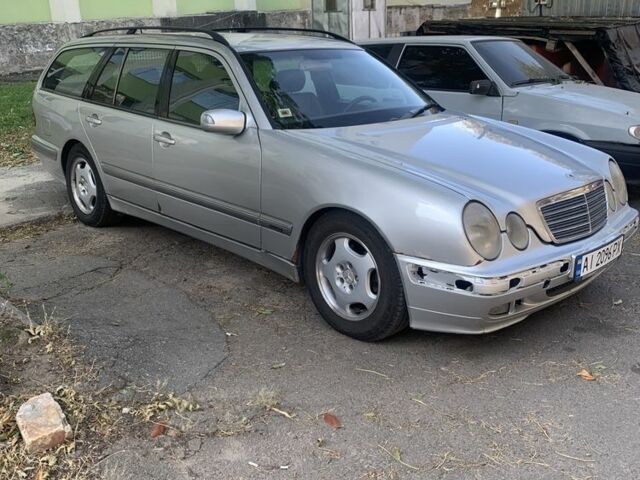 Мерседес Е-Клас 2002 у Києві на Automoto.ua Сірий Мерседес Е-Клас, об'ємом двигуна 3.2 л та пробігом 320 тис. км за 2150 $, фото 4 на Automoto.ua