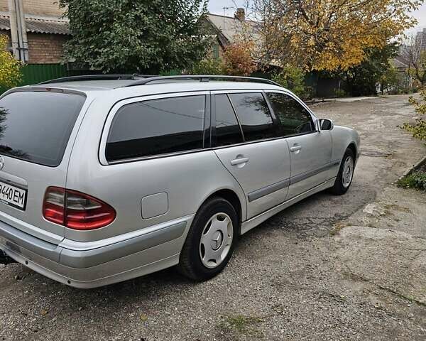 Серый Мерседес Е-Класс, объемом двигателя 2.15 л и пробегом 320 тыс. км за 4700 $, фото 8 на Automoto.ua