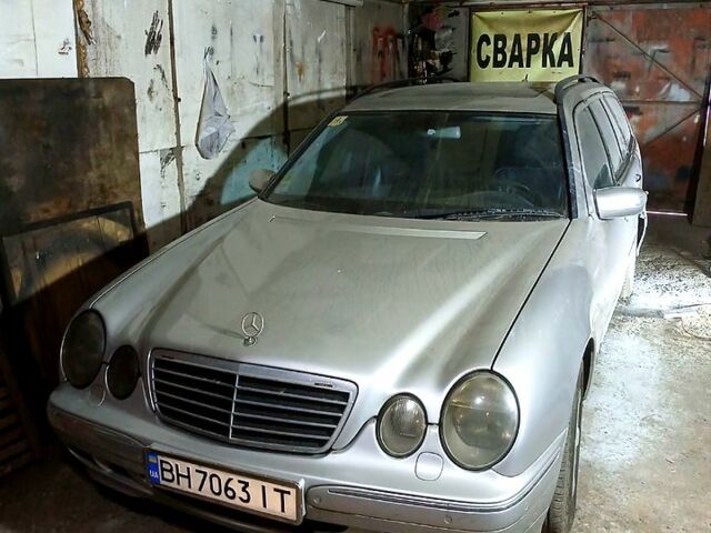 Серый Мерседес Е-Класс, объемом двигателя 3.2 л и пробегом 475 тыс. км за 4200 $, фото 3 на Automoto.ua