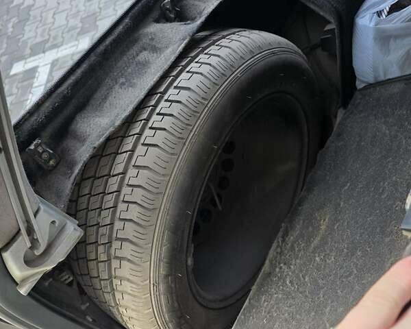 Сірий Мерседес Е-Клас, об'ємом двигуна 3.2 л та пробігом 300 тис. км за 2999 $, фото 21 на Automoto.ua