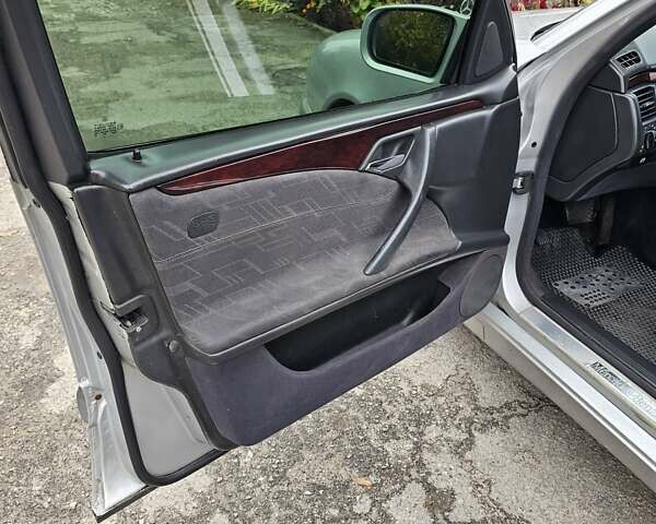 Серый Мерседес Е-Класс, объемом двигателя 2.15 л и пробегом 320 тыс. км за 4700 $, фото 15 на Automoto.ua