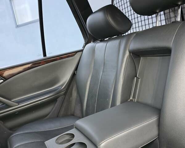 Сірий Мерседес Е-Клас, об'ємом двигуна 3.2 л та пробігом 300 тис. км за 2999 $, фото 9 на Automoto.ua