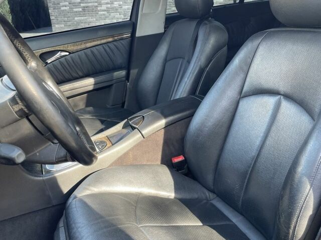 Серый Мерседес Е-Класс, объемом двигателя 3.2 л и пробегом 443 тыс. км за 3500 $, фото 5 на Automoto.ua