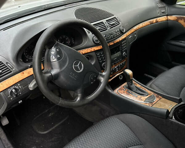 Мерседес Е-Класс 2003 в Киеве на Automoto.ua Серый Мерседес Е-Класс, объемом двигателя 2.2 л и пробегом 380 тыс. км за 5300 $, фото 20 на Automoto.ua