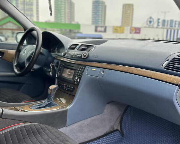 Серый Мерседес Е-Класс, объемом двигателя 3.2 л и пробегом 320 тыс. км за 5299 $, фото 12 на Automoto.ua