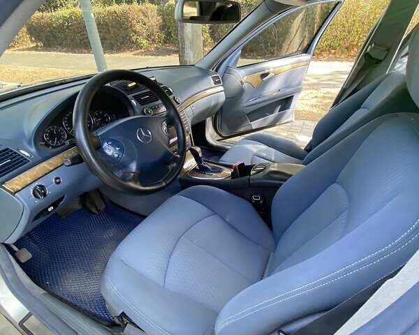 Серый Мерседес Е-Класс, объемом двигателя 3.22 л и пробегом 325 тыс. км за 6400 $, фото 5 на Automoto.ua