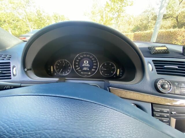 Серый Мерседес Е-Класс, объемом двигателя 3.2 л и пробегом 325 тыс. км за 6200 $, фото 6 на Automoto.ua