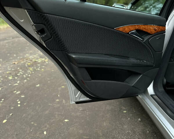 Мерседес Е-Класс 2003 в Киеве на Automoto.ua Серый Мерседес Е-Класс, объемом двигателя 2.2 л и пробегом 380 тыс. км за 5300 $, фото 17 на Automoto.ua