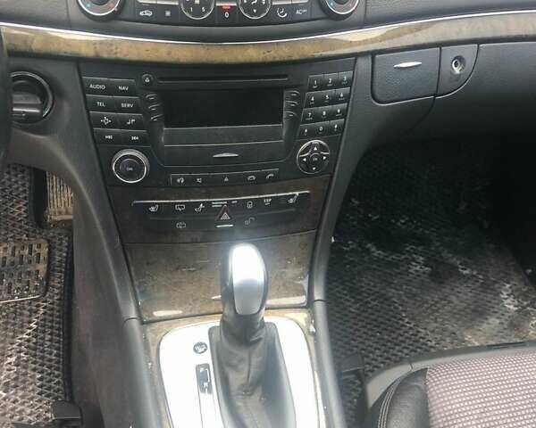 Сірий Мерседес Е-Клас, об'ємом двигуна 2.15 л та пробігом 460 тис. км за 5600 $, фото 8 на Automoto.ua