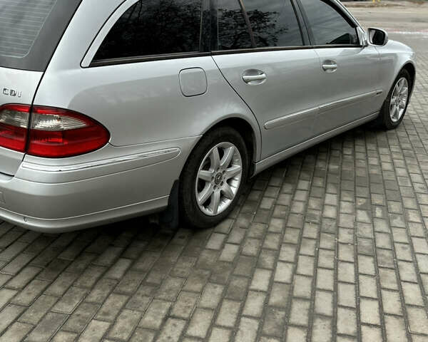 Сірий Мерседес Е-Клас, об'ємом двигуна 2.15 л та пробігом 357 тис. км за 6800 $, фото 12 на Automoto.ua