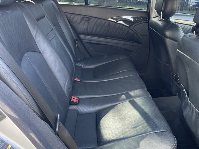 Серый Мерседес Е-Класс, объемом двигателя 3.2 л и пробегом 443 тыс. км за 3500 $, фото 9 на Automoto.ua