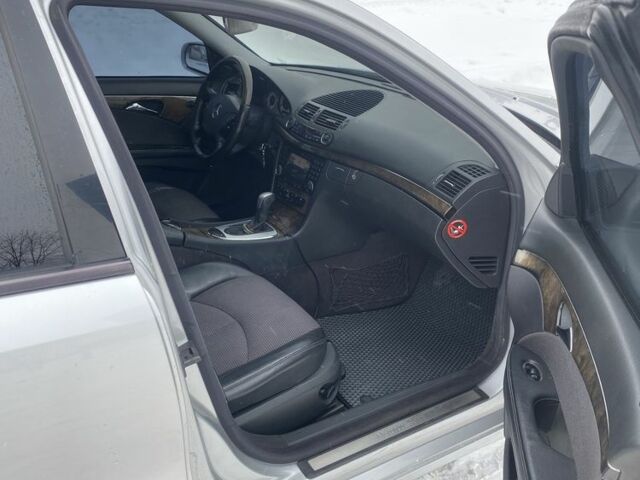 Серый Мерседес Е-Класс, объемом двигателя 2.7 л и пробегом 300 тыс. км за 5500 $, фото 4 на Automoto.ua