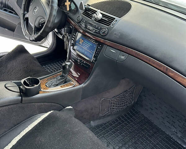 Серый Мерседес Е-Класс, объемом двигателя 2.69 л и пробегом 338 тыс. км за 7500 $, фото 18 на Automoto.ua